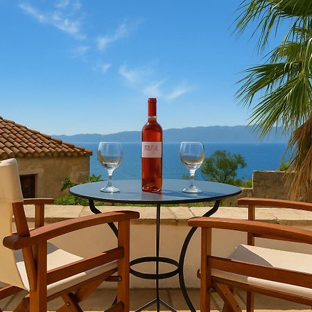Menexes Suites Monemvasía Екстериор снимка